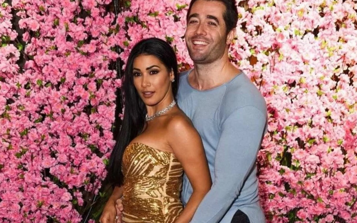 Simaria acusa o ex-marido, Vicente Escrig, de furtar R$ 5 milh&otilde;es de sua conta