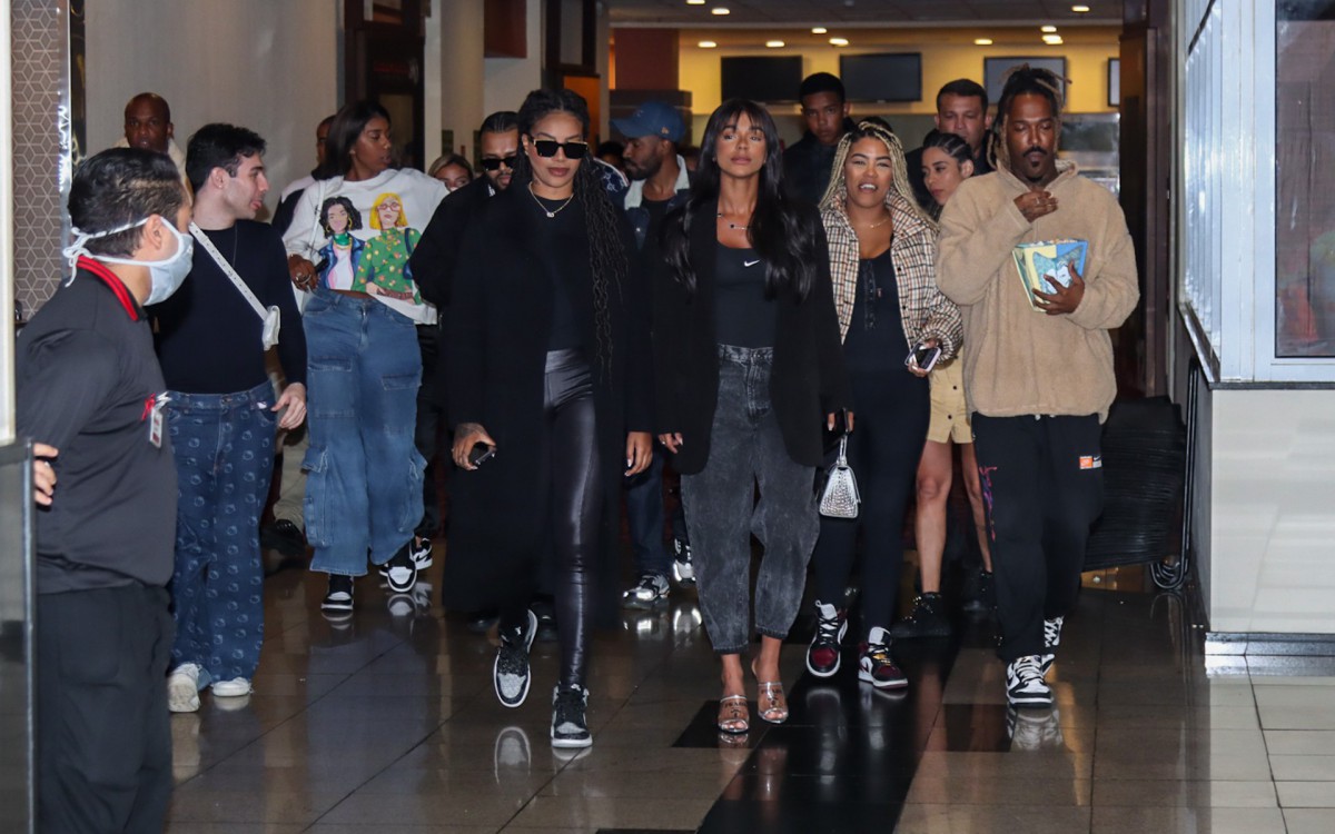 Ludmilla fecha sala de cinema para assistir ao filme 'Avatar: O Caminho da &Aacute;gua'