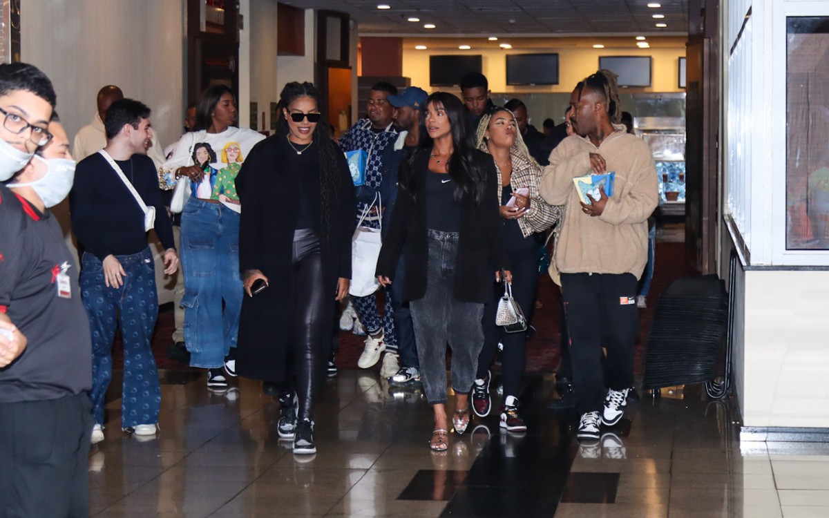 Ludmilla fecha sala de cinema para assistir ao filme 'Avatar: O Caminho da &Aacute;gua'