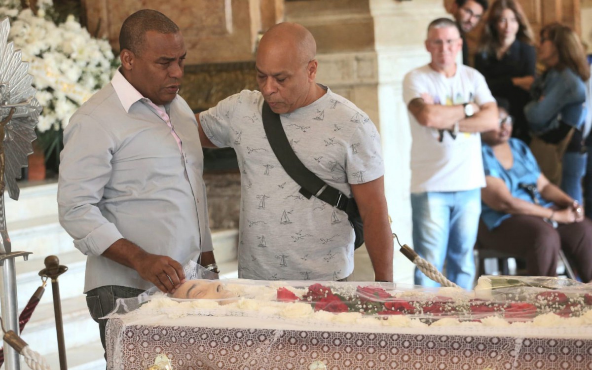 Amigos, familiares e f&atilde;s se despedem de Pedro Paulo Rangel em vel&oacute;rio no Theatro Municipal, no Centro do Rio, nesta quinta-feira