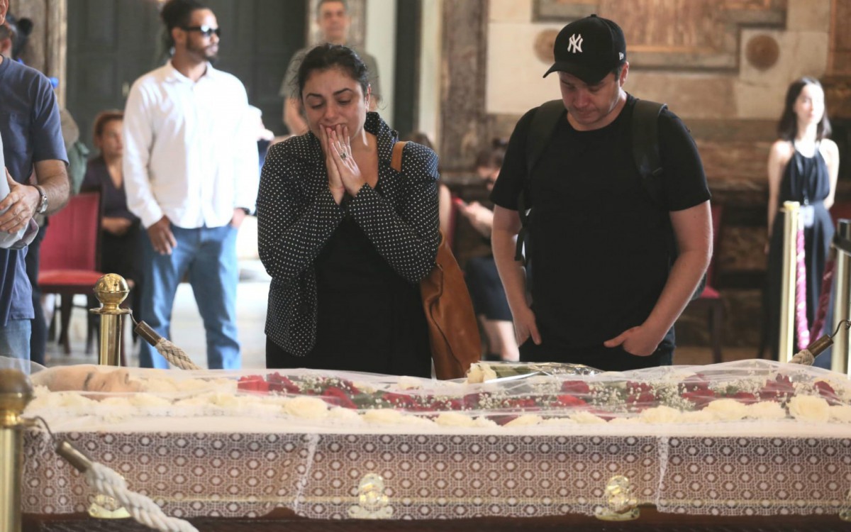 Amigos, familiares e f&atilde;s se despedem de Pedro Paulo Rangel em vel&oacute;rio no Theatro Municipal, no Centro do Rio, nesta quinta-feira