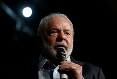 Perfil no Twitter de Lula posta clipe da música 'Tá na hora do Jair já ir embora'