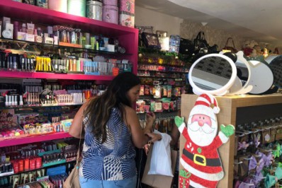 Consumidor cabo-friense reclama do aumento de preço nas compras natalinas