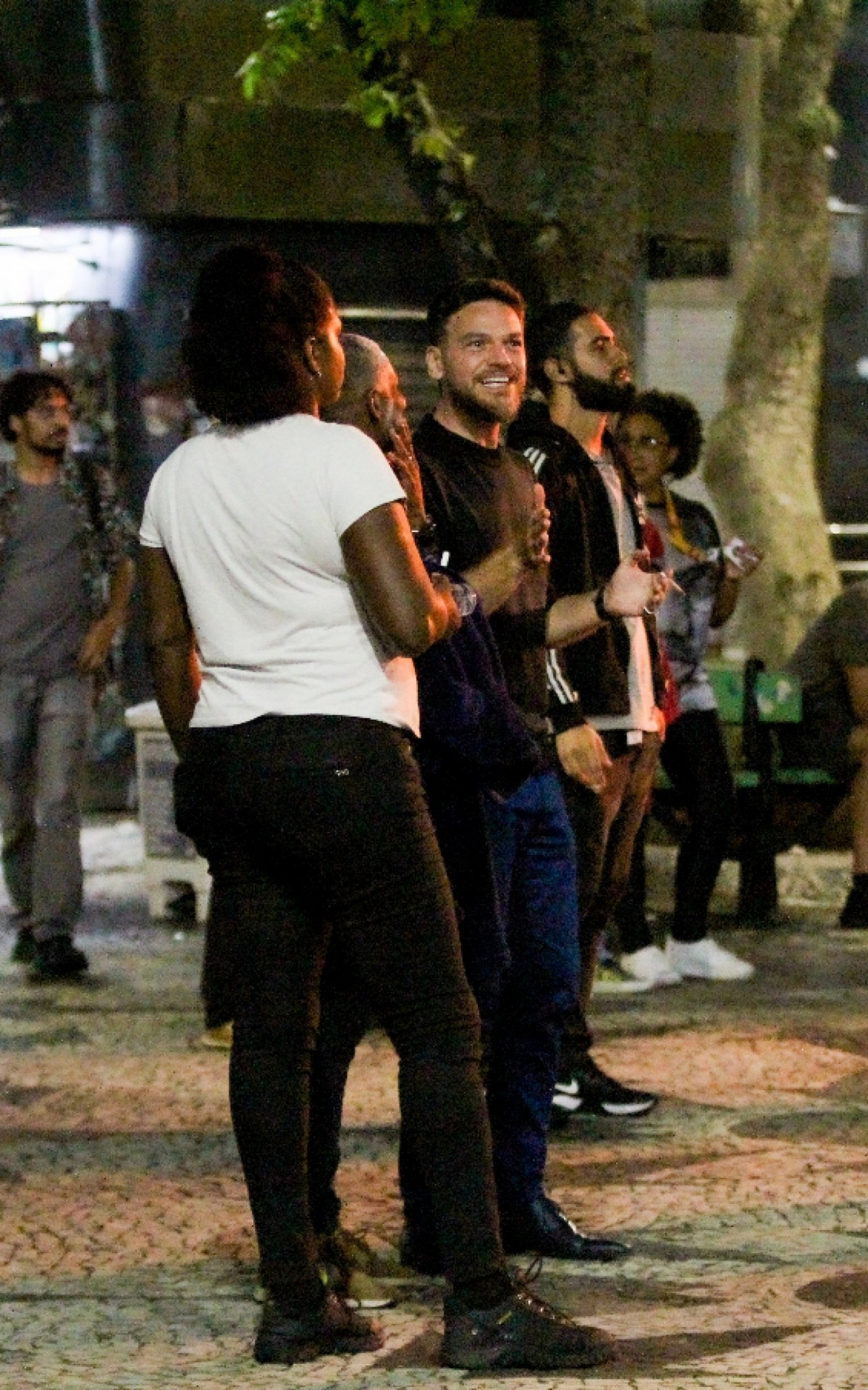 Em&iacute;lio Dantas grava cenas de 'Vai na F&eacute;'