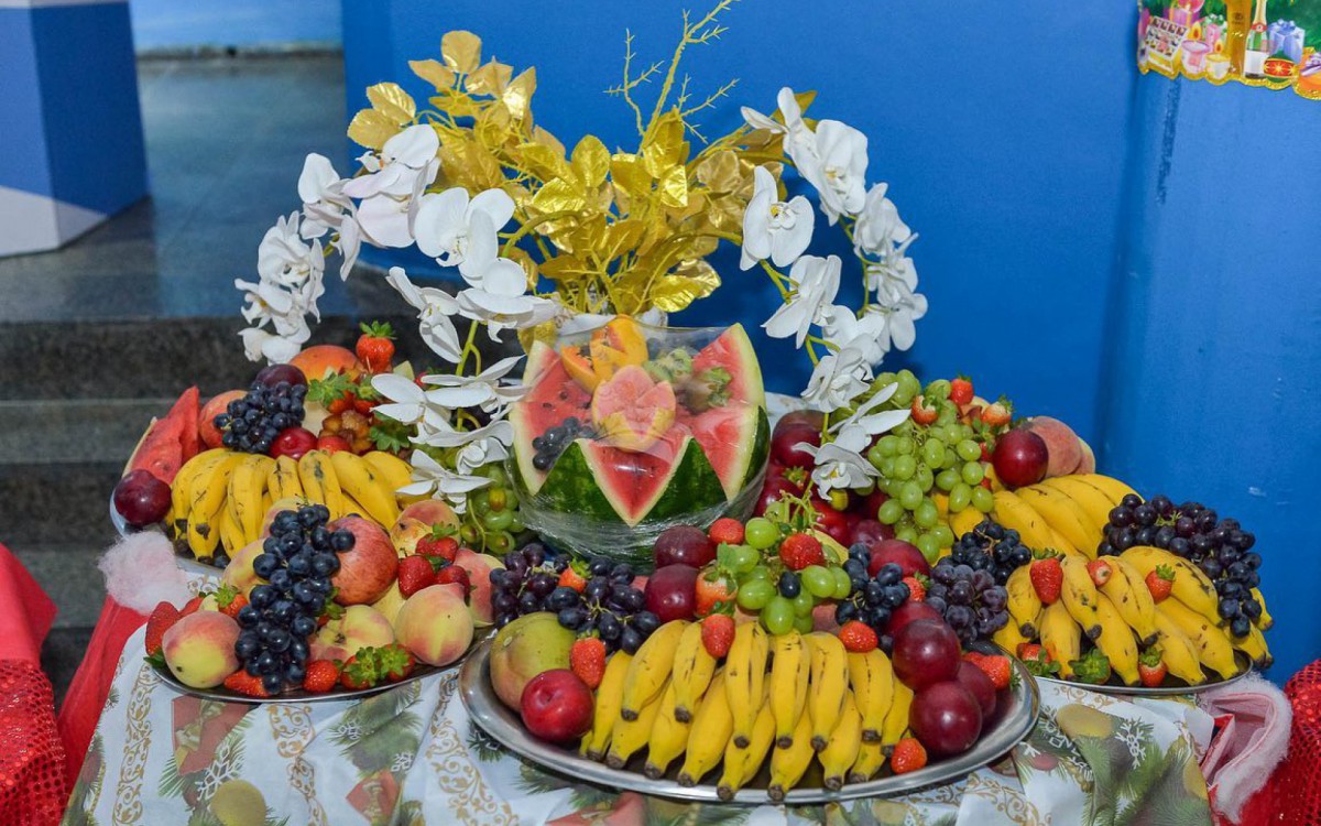 Deliciosas frutas foram distribu&iacute;das junto ao jantar
