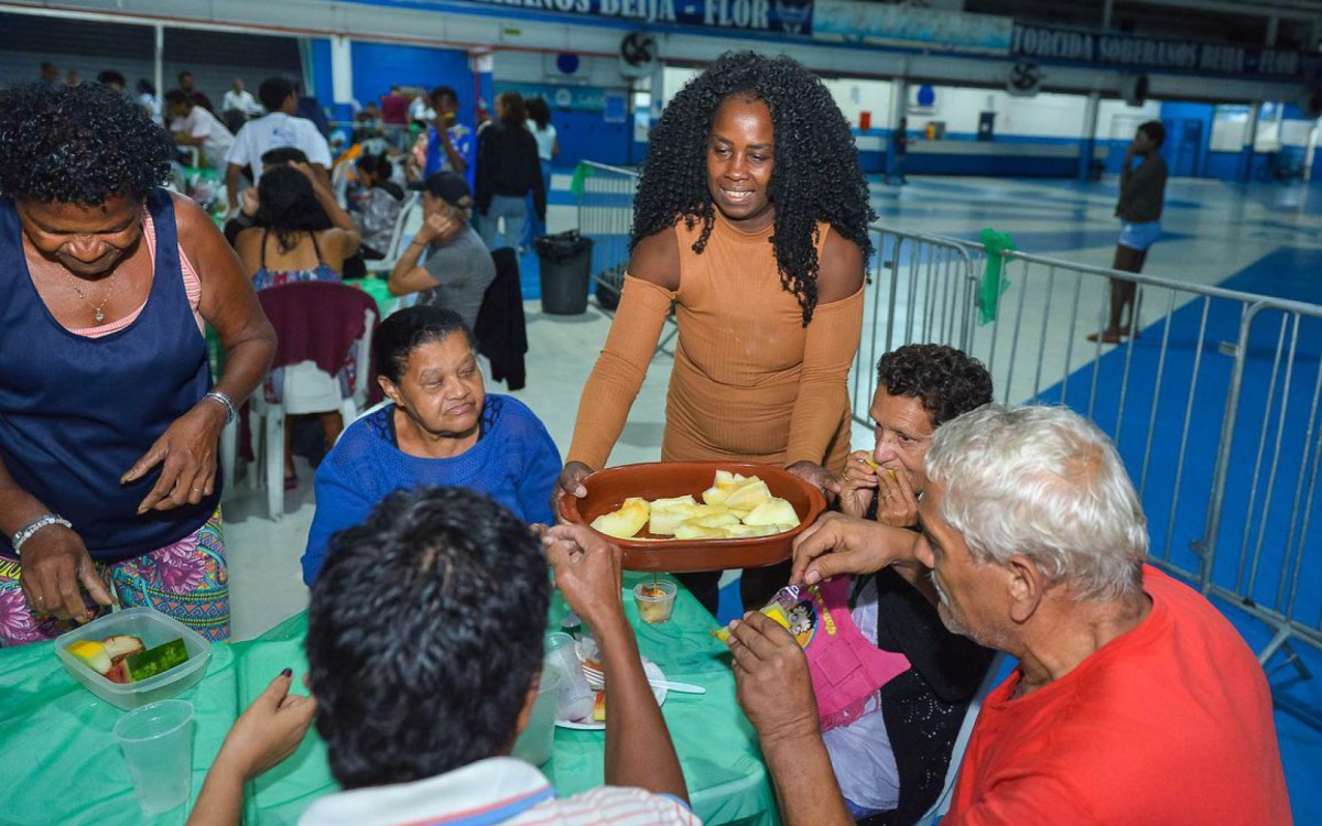 Participaram dos trabalhos os diretores de Harmonia, a Velha Guarda, as baianas e a equipe de administra&ccedil;&atilde;o da sede