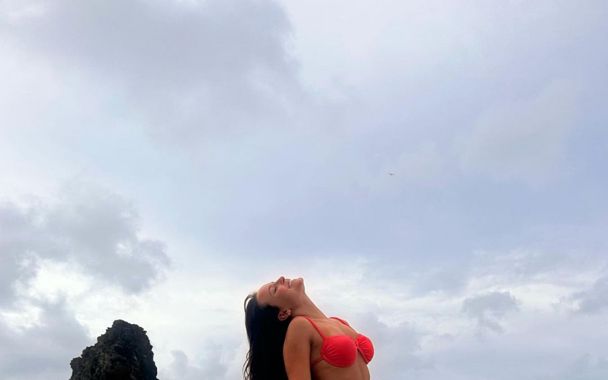 Larissa Manoela mostra fotos de sua viagem para Fernando de Noronha com o namorado, Andr&eacute; Luiz Frambach