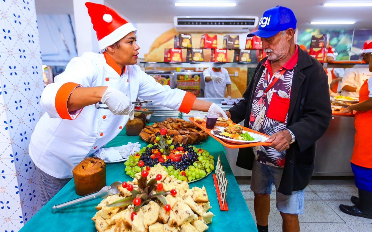  Jos&eacute; Carlos veio de Nova Igua&ccedil;u para a ceia de Natal no Restaurante do Povo de Belford Roxo