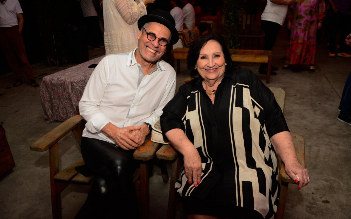 Carlinhos de Jesus e dona D&eacute;a L&uacute;cia