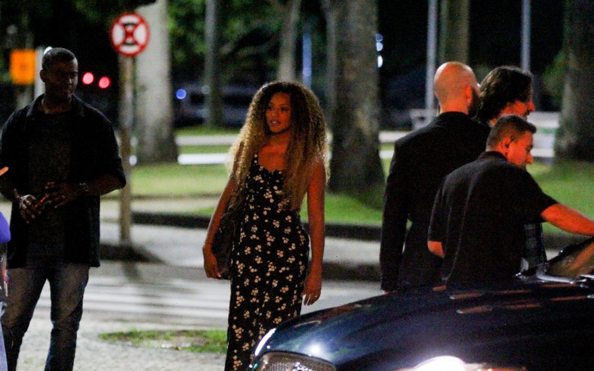 Sheron Menezzes nas grava&ccedil;&otilde;es de 'Vai na F&eacute;' no Centro do Rio