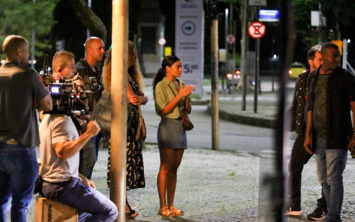 Bella Campos nas grava&ccedil;&otilde;es de 'Vai na F&eacute;' no Centro do Rio