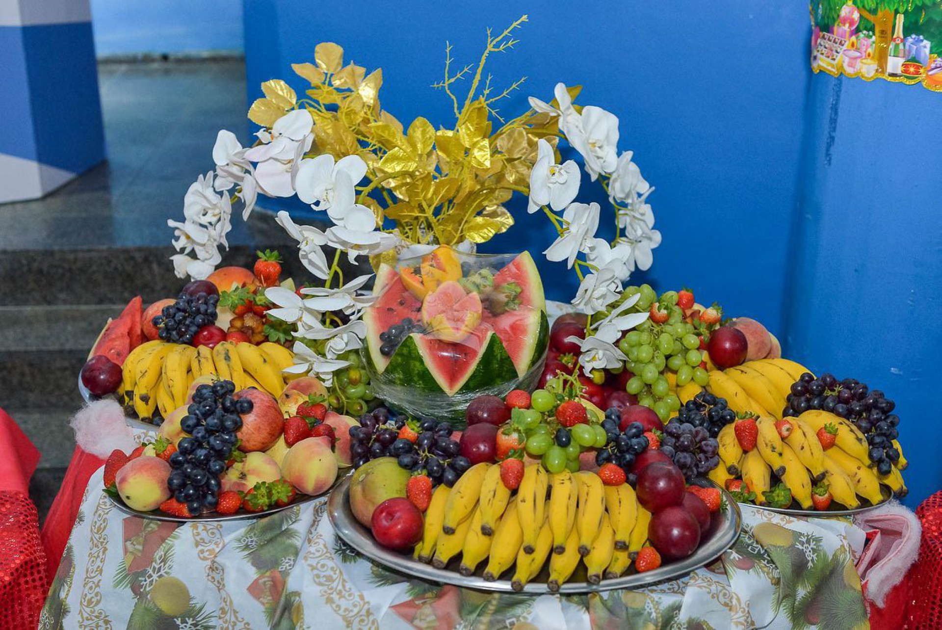 Deliciosas frutas foram distribuídas junto ao jantar - Divulgação / Eduardo Hollanda