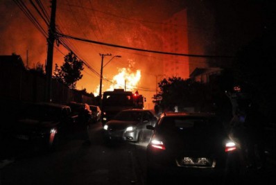 Incêndio no Chile mata pelo menos duas pessoas e atinge 400 casas