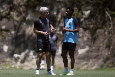 Jeffinho, do Botafogo, rasga elogios a Luís Castro: 'Um verdadeiro professor'