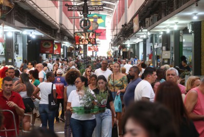 Cariocas lotam Cadeg e Mercadão de Madureira para últimas compras de Natal