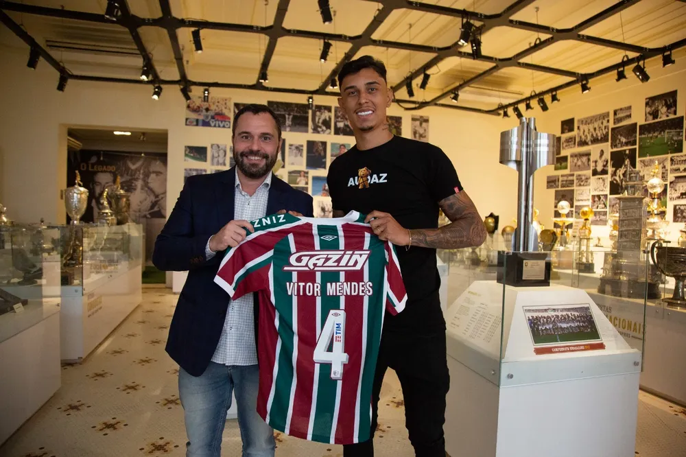 Novo reforço do Fluminense, Vitor Mendes demonstra confiança e elogia companheiros: 'Prazer enorme estar no elenco'