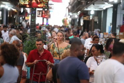 Cariocas lotam Cadeg e Mercadão de Madureira para últimas compras de Natal