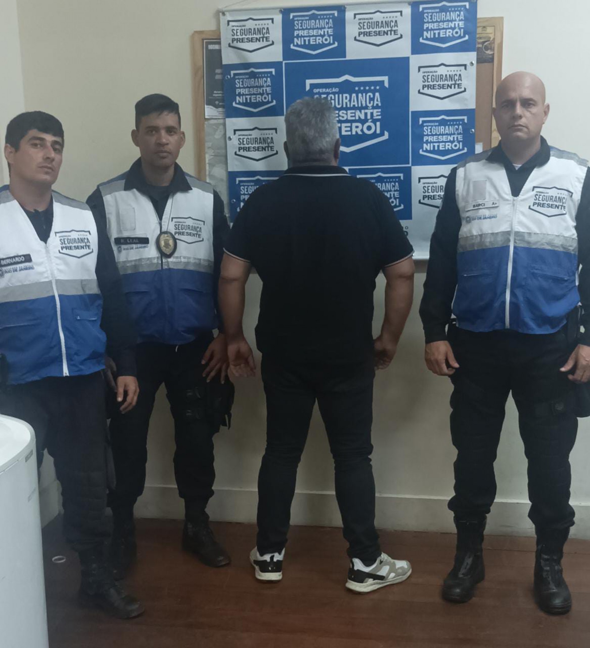 Homem preso por agentes do Seguran&ccedil;a Presente Niter&oacute;i atacou passageiros com ofensas racistas