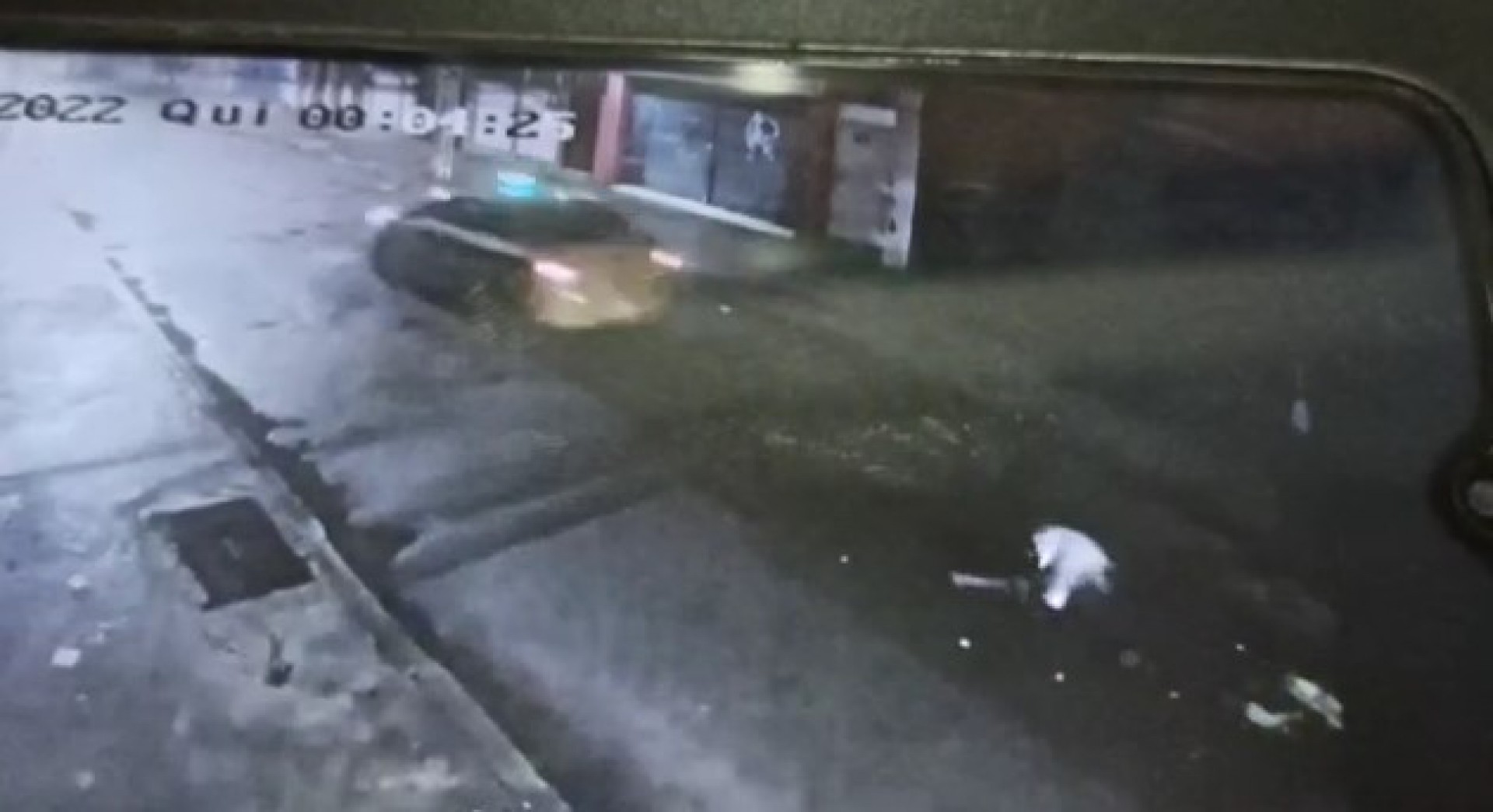 Imagens de câmera de segurança mostram táxi de Carlos atropelando Edinalva - Divulgação