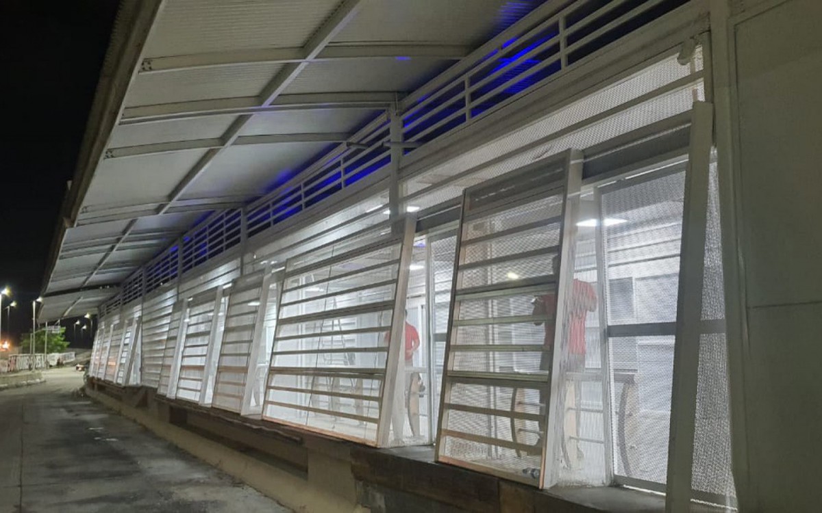 Estação de BRT da Maré foi a 98ª reformada pela Prefeitura do Rio