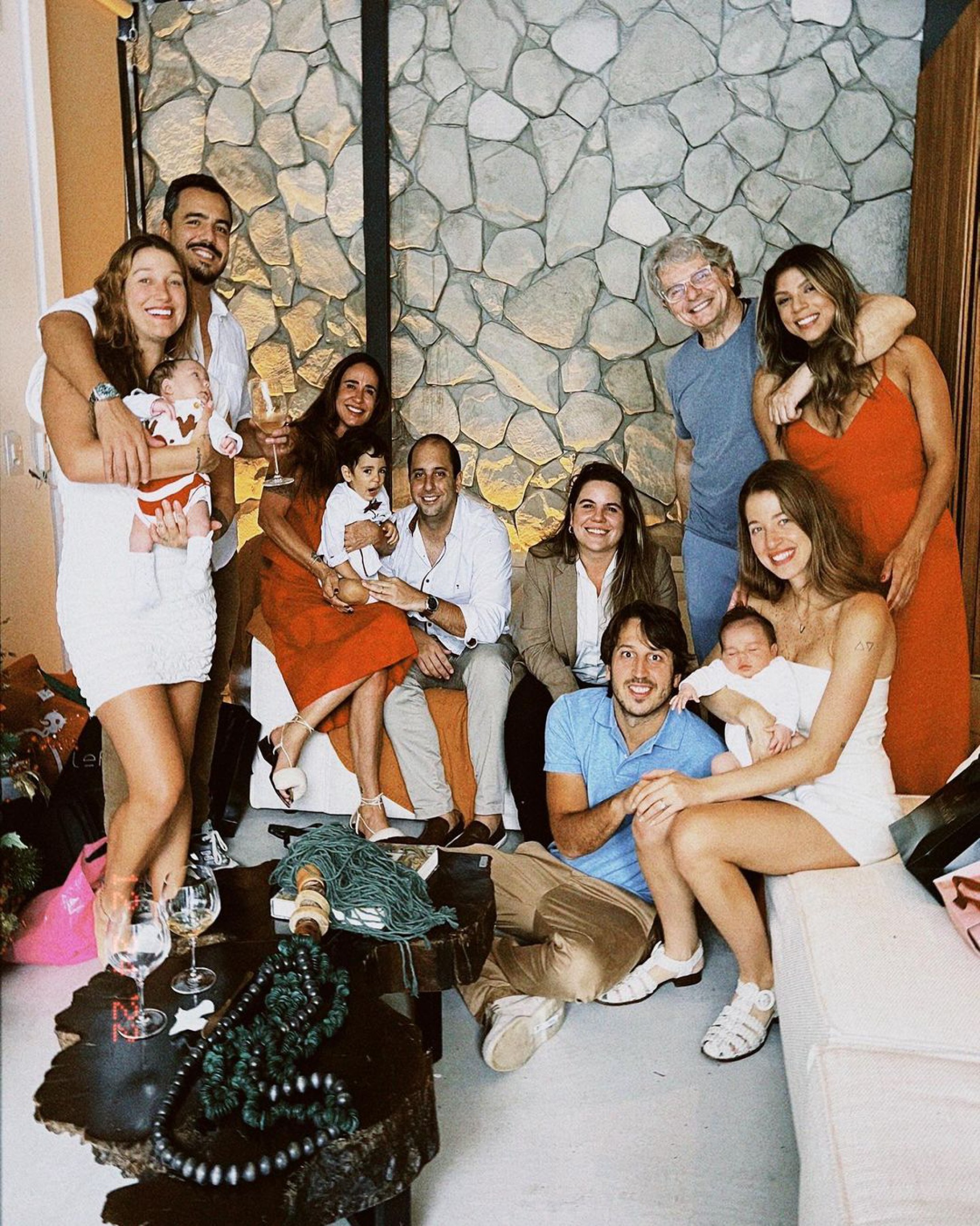 Gabriela Pugliesi compartilha registros do primeiro natal com Lion - Reprodução Internet