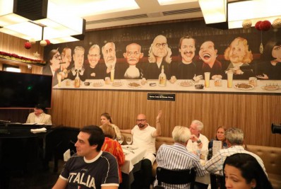 Tradicional churrascaria em Copacabana ganha placa de Patrimônio Cultural