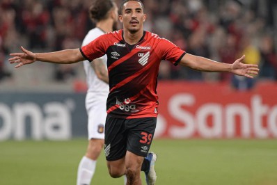 Alvo do Vasco, volante encaminha acerto com clube da Série A