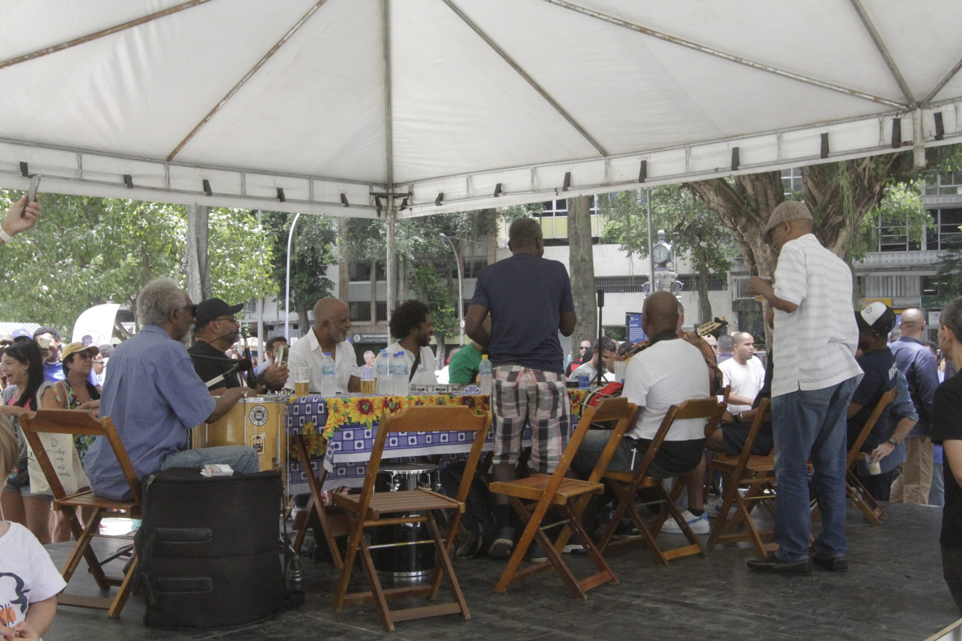 Evento teve uma roda de samba organizada por produtores culturais - Marcos Porto/Agencia O Dia