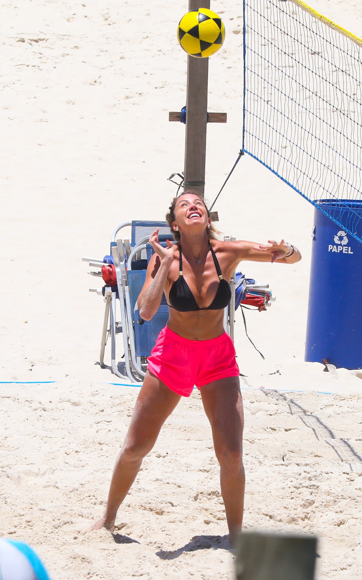 B&aacute;rbara Coelho curte o dia de Natal na Praia da Barra da Tijuca, na Zona Oeste do Rio
