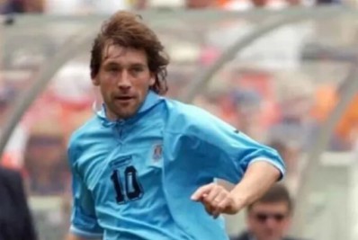 Ex-jogador da Juventus e da seleção uruguaia morre aos 49 anos