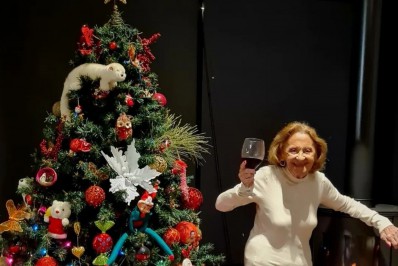 Aos 95 anos, Laura Cardoso deseja 'Feliz Natal' em vídeo nas redes sociais