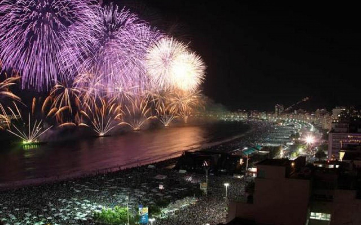 Festa da virada em Copacabana ter&aacute; queima de fogos e shows musicais