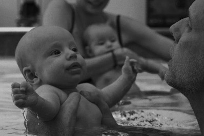 Isabella Scherer mostra primeiro mergulho dos gêmeos com avô, Fernando Scherer: 'Vem mais medalha olímpica?'