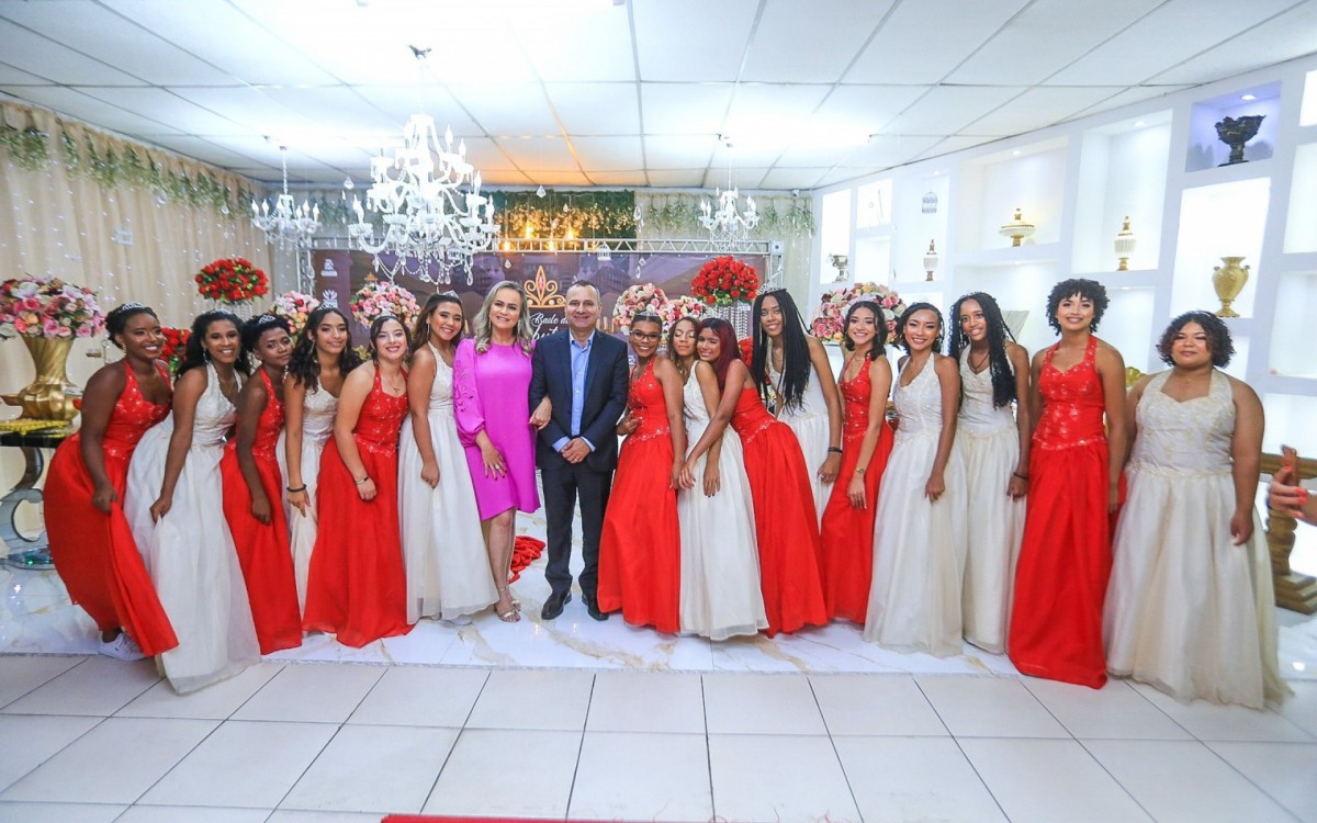 Deputada Daniela do Waguinho e prefeito Waguinho se emocionaram no Baile de Debutantes