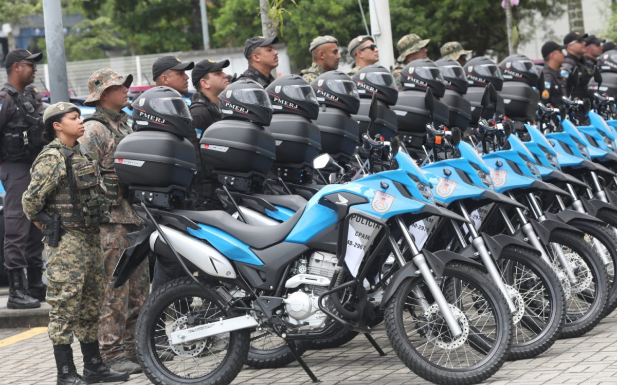 Polícia Militar entregou, nesta terça-feira (27), entregará 54 novas viaturas semiblindadas que já serão empregadas no policiamento do Revéillon 2022 - Pedro Ivo / Agência O Dia