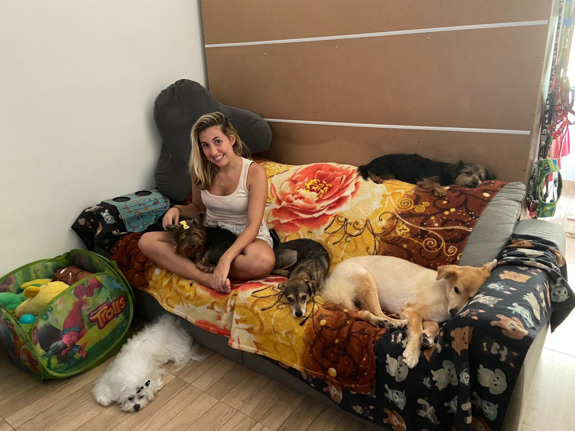 Dominique fecha as janelas para evitar o barulho  - Arquivo Pessoal