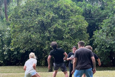 Luísa Sonza compartilha álbum de fotos de férias em família: 'Lar'