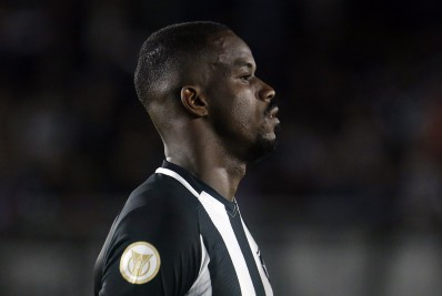 Kayque retorna ao Botafogo após romper contrato com o Guarani