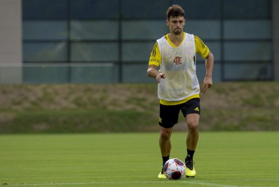 Rodrigo Caio inicia pré-temporada para voltar a jogar pelo Flamengo