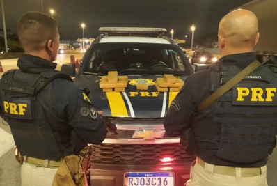 PRF apreende sete quilos de maconha dentro de veículo em Niterói