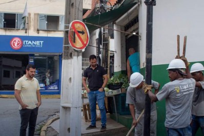 Departamento de Trânsito instala novos semáforos em ponto de intensa circulação de veículos