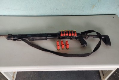 Suspeito de tráfico é preso com espingarda calibre 12 em Volta Redonda