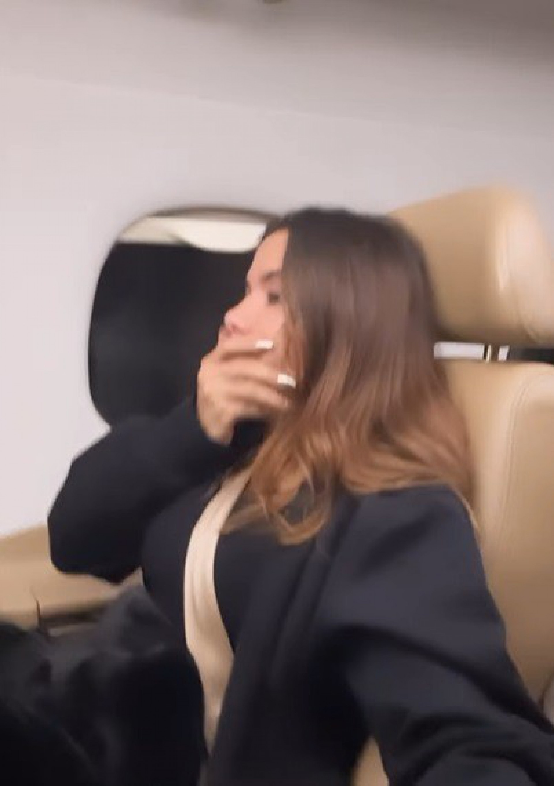 Anitta se assusta com turbulência em voo - Reprodução de vídeo