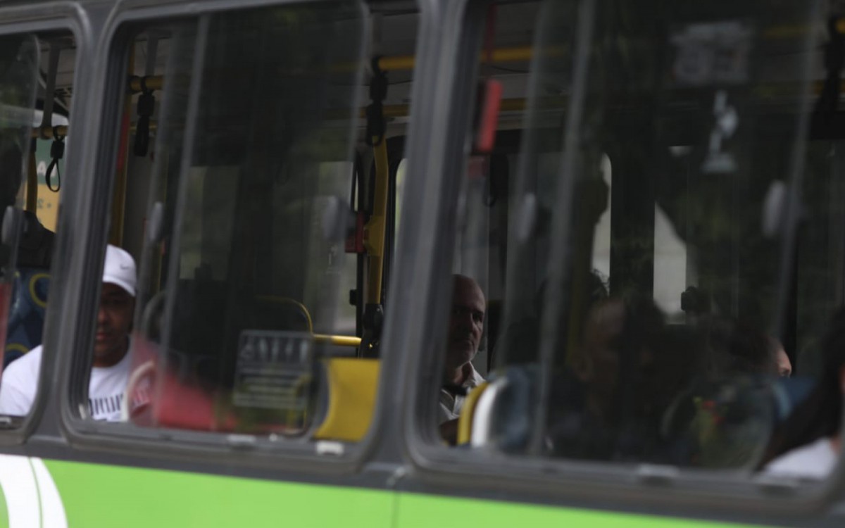São muitas reclamações das linhas 232 (Lins x Castelo) e 249 (Água Santa x Carioca): chapa quente! - Pedro Ivo / Agência O Dia
