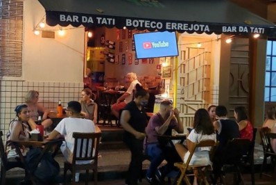 Dona de bar em Copacabana diz ter sido agredida com chutes e ofensas xenofóbicas por dois homens