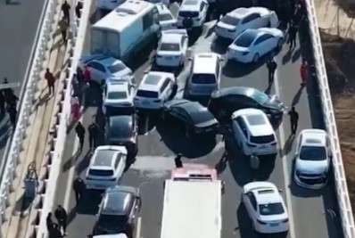 China: engavetamento com mais de 200 veículos deixa ao menos um morto