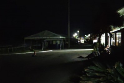 Orla do Peró, em Cabo Frio, às escuras deixa moradores apreensivos
