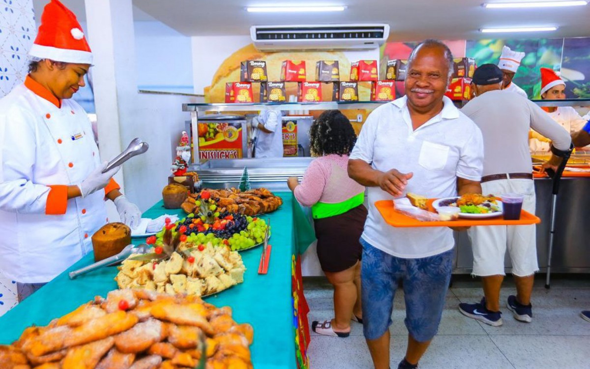No Natal, o Restaurante do Povo ofereceu uma ceia aos frequentadores