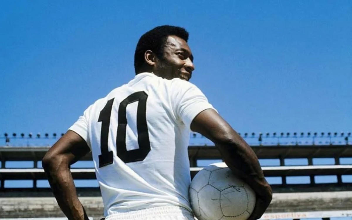 Pelé fez história com a camisa 10 do Santos - Divulgação/Santos F.C.