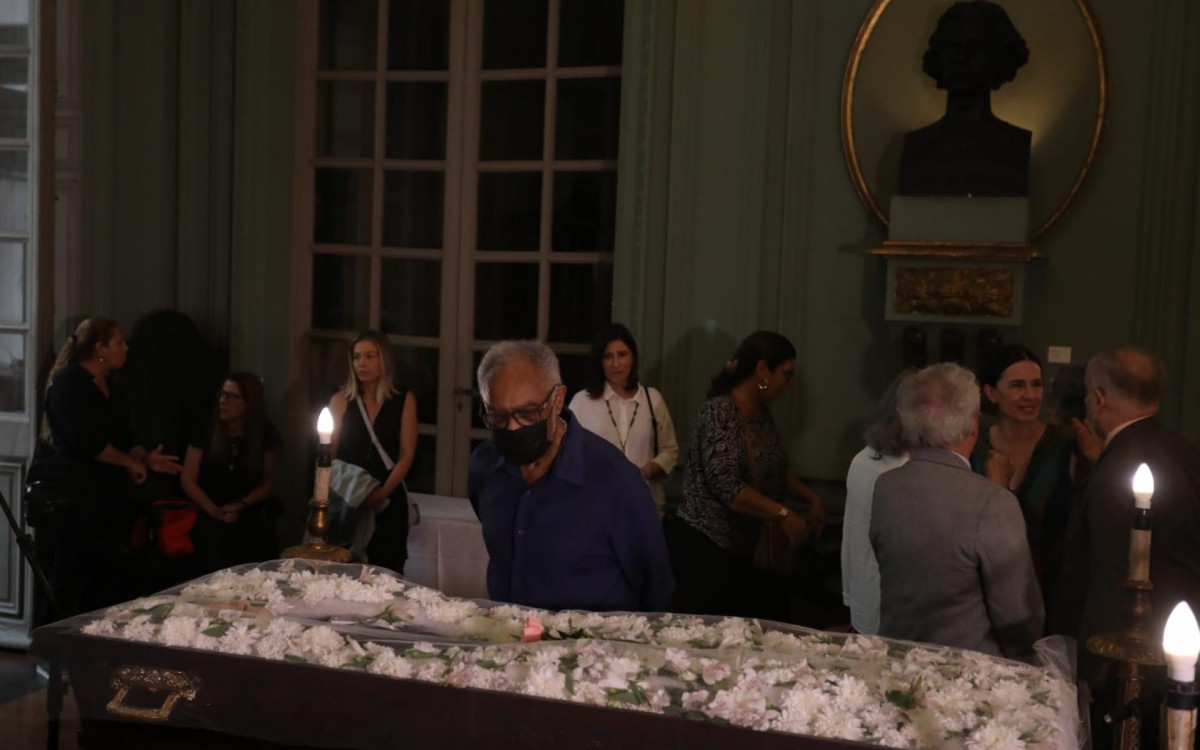 O cantor Gilberto Gil no velório da escritora Nélida Pinõn - Pedro Ivo / Agência O Dia